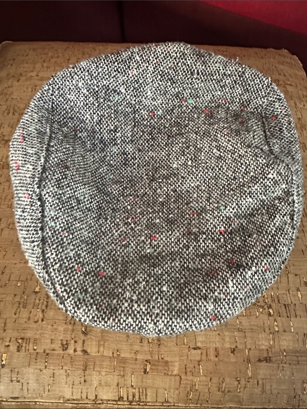 Unbranded made in the USA Gray Tweed driving cap Subtle red/aqua Speckle